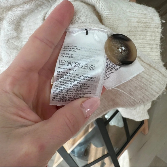 H&M wool chunky cableknit cardigan sweater beige oatmeal vneck button down - Picture 5 of 8